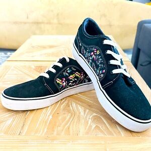 Maui and Sons, Wave men’s shoes,